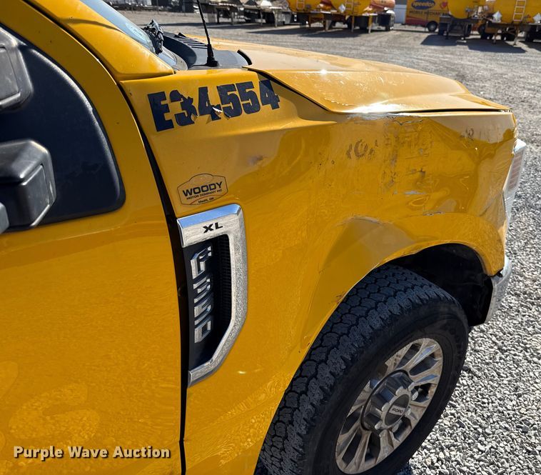 image for item ES5701 2020 Ford F350 utility bed pickup truck