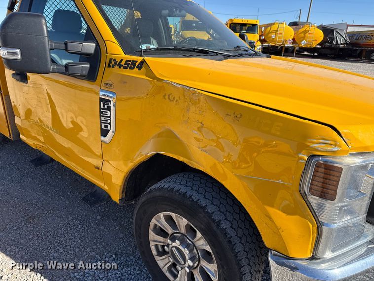 image for item ES5701 2020 Ford F350 utility bed pickup truck