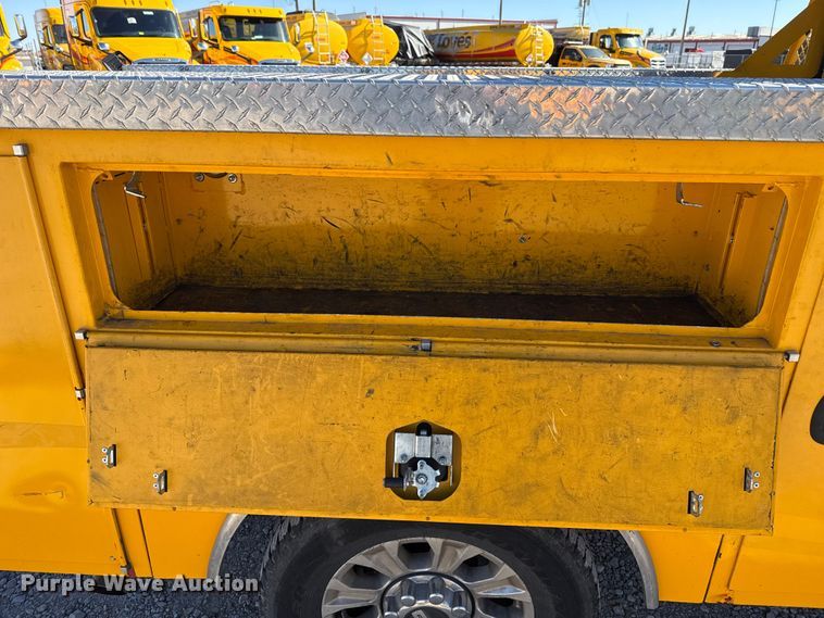 image for item ES5701 2020 Ford F350 utility bed pickup truck