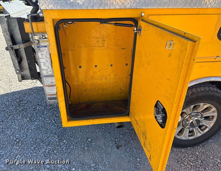 image for item ES5701 2020 Ford F350 utility bed pickup truck