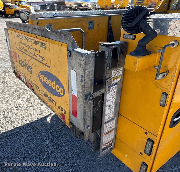 image for item ES5701 2020 Ford F350 utility bed pickup truck