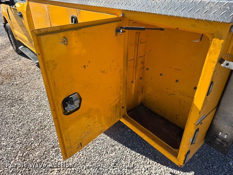 image for item ES5701 2020 Ford F350 utility bed pickup truck