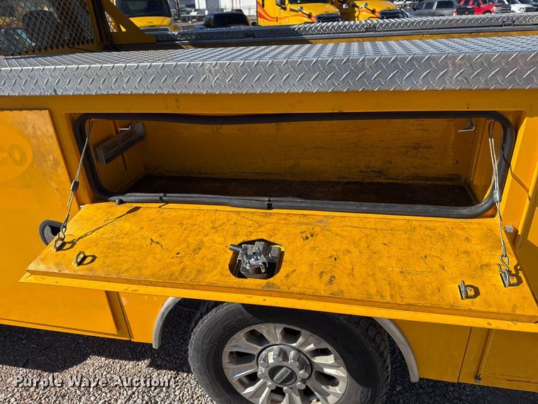 image for item ES5701 2020 Ford F350 utility bed pickup truck