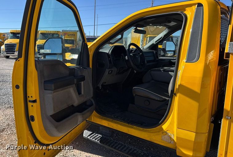 image for item ES5701 2020 Ford F350 utility bed pickup truck