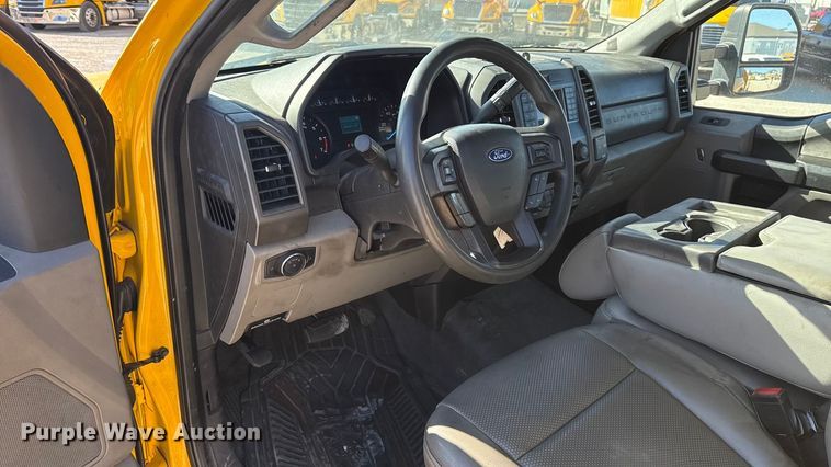 image for item ES5701 2020 Ford F350 utility bed pickup truck