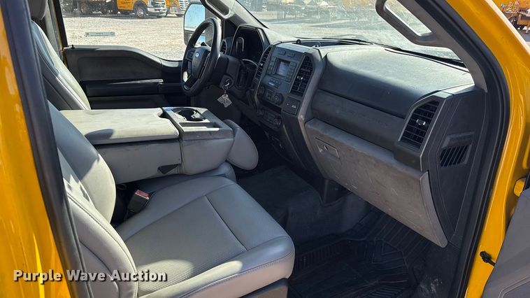 image for item ES5701 2020 Ford F350 utility bed pickup truck