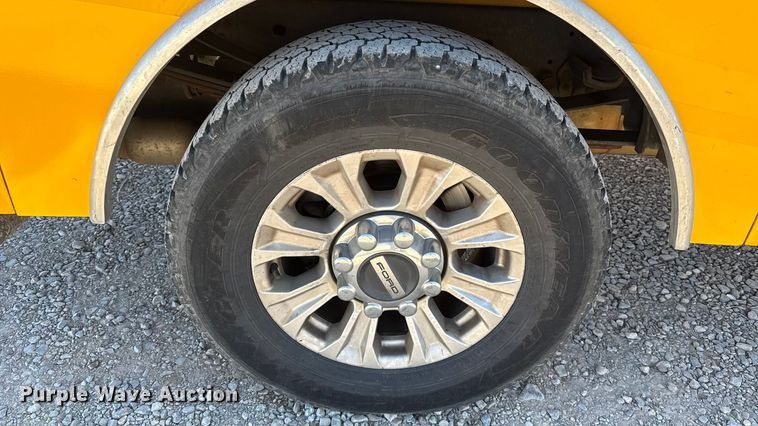 image for item ES5701 2020 Ford F350 utility bed pickup truck