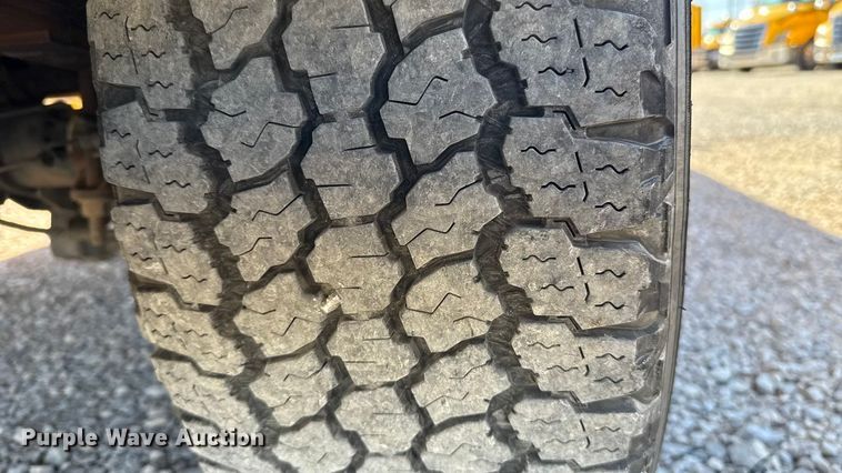 image for item ES5701 2020 Ford F350 utility bed pickup truck