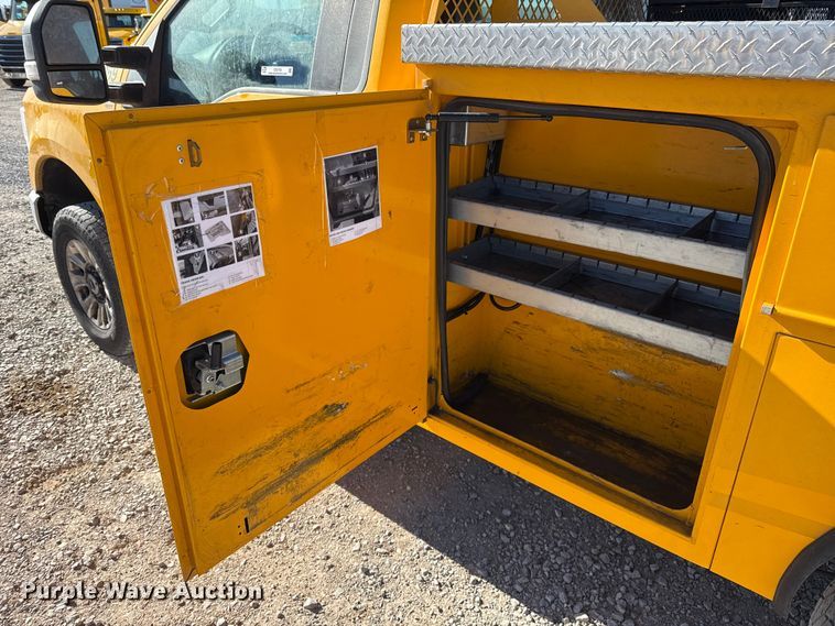 image for item ES5703 2020 Ford F350 utility bed pickup truck