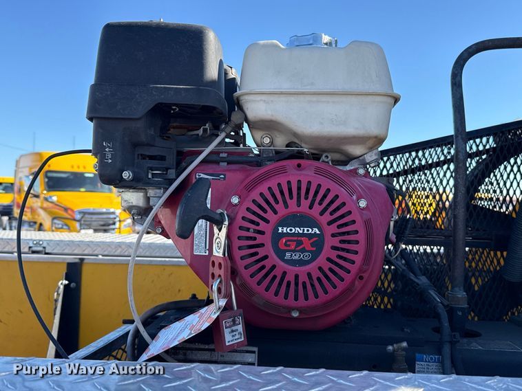 image for item ES5703 2020 Ford F350 utility bed pickup truck