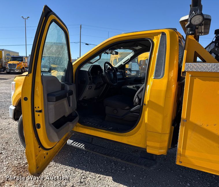 image for item ES5703 2020 Ford F350 utility bed pickup truck