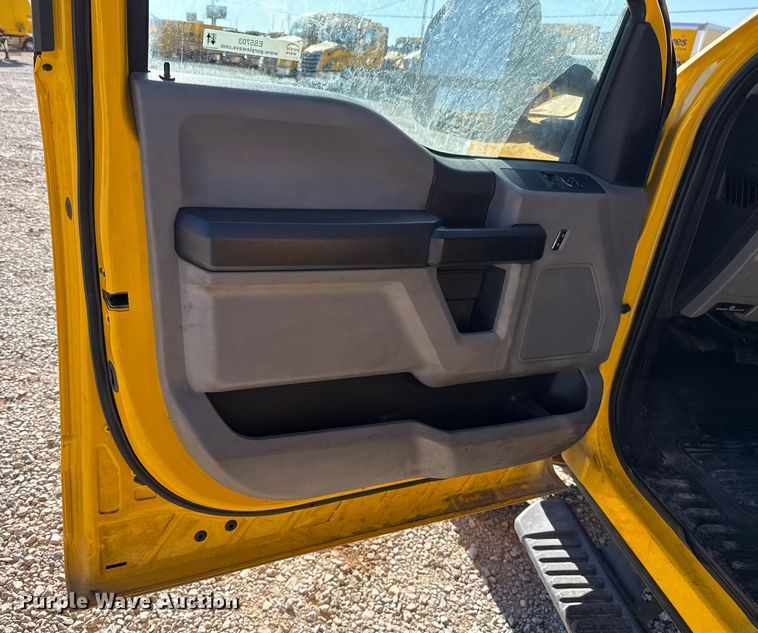 image for item ES5703 2020 Ford F350 utility bed pickup truck