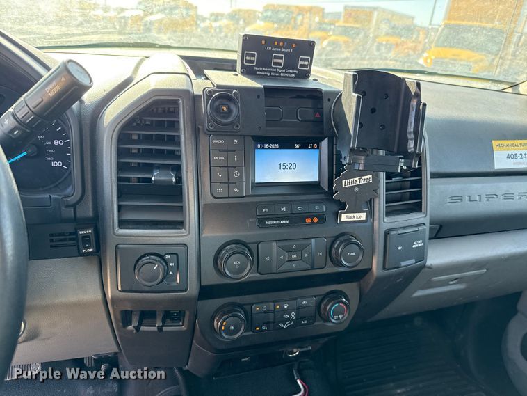 image for item ES5703 2020 Ford F350 utility bed pickup truck