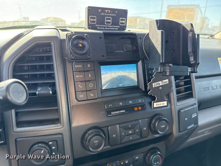 image for item ES5703 2020 Ford F350 utility bed pickup truck