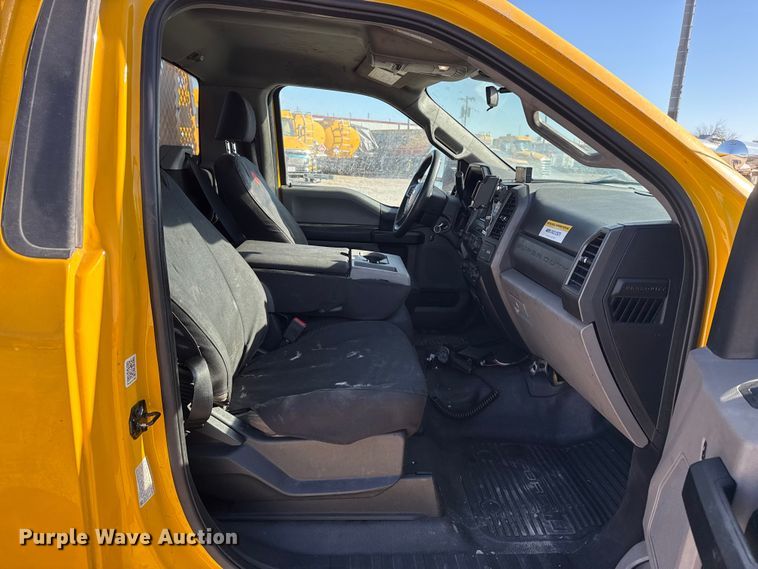 image for item ES5703 2020 Ford F350 utility bed pickup truck