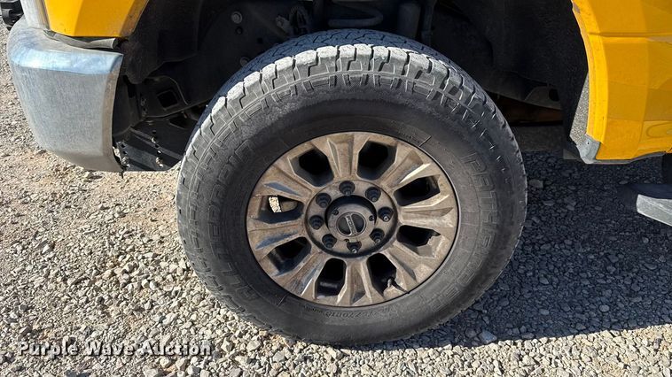 image for item ES5703 2020 Ford F350 utility bed pickup truck