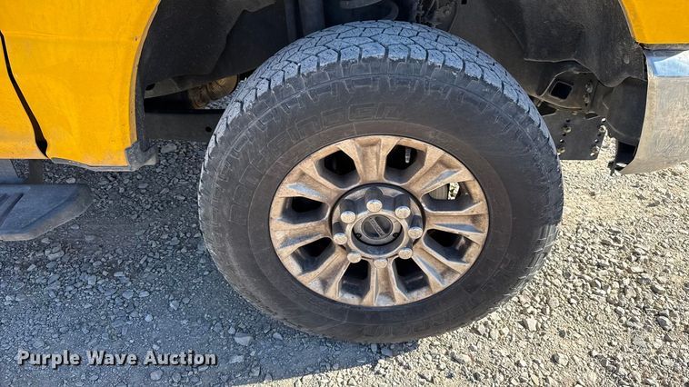 image for item ES5703 2020 Ford F350 utility bed pickup truck