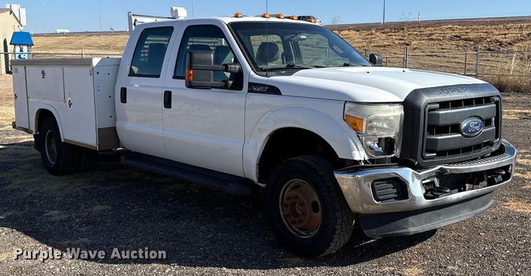 image for item ES5764 2015 Ford F350 Super Duty Crew Cab utility bed pickup truck