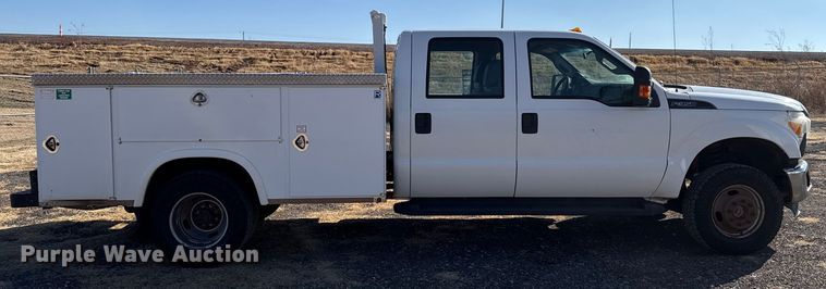 image for item ES5764 2015 Ford F350 Super Duty Crew Cab utility bed pickup truck