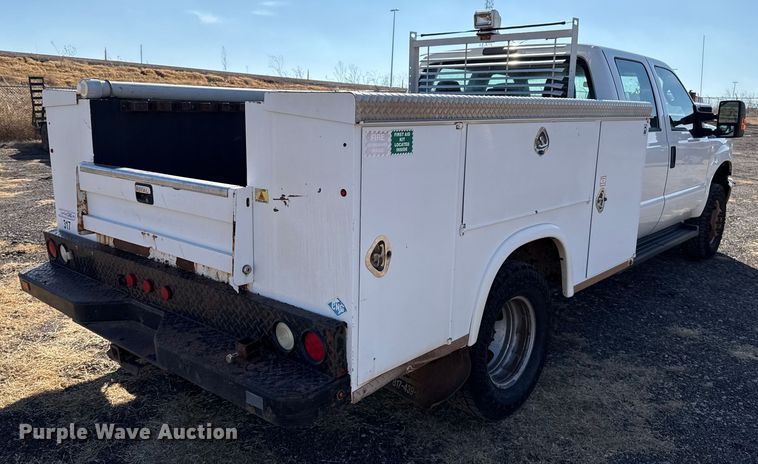 image for item ES5764 2015 Ford F350 Super Duty Crew Cab utility bed pickup truck