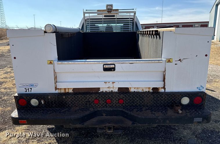 image for item ES5764 2015 Ford F350 Super Duty Crew Cab utility bed pickup truck