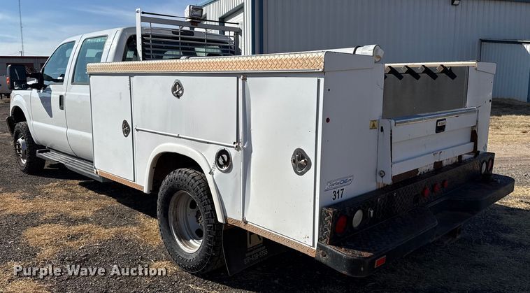 image for item ES5764 2015 Ford F350 Super Duty Crew Cab utility bed pickup truck