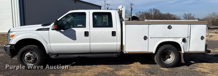 image for item ES5764 2015 Ford F350 Super Duty Crew Cab utility bed pickup truck