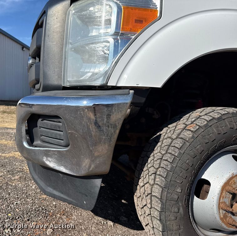 image for item ES5764 2015 Ford F350 Super Duty Crew Cab utility bed pickup truck