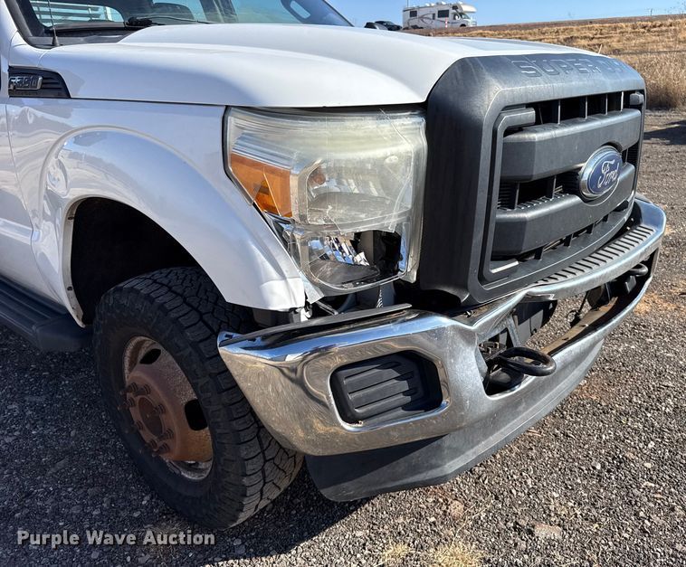 image for item ES5764 2015 Ford F350 Super Duty Crew Cab utility bed pickup truck