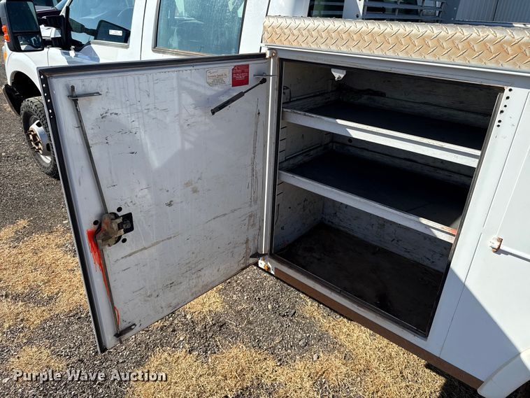 image for item ES5764 2015 Ford F350 Super Duty Crew Cab utility bed pickup truck