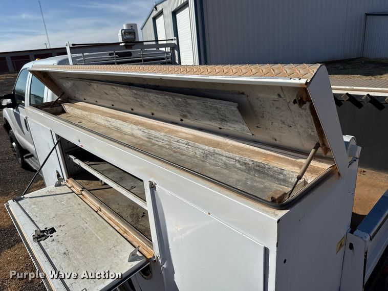 image for item ES5764 2015 Ford F350 Super Duty Crew Cab utility bed pickup truck