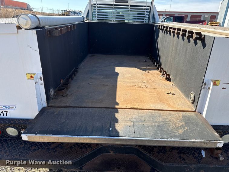 image for item ES5764 2015 Ford F350 Super Duty Crew Cab utility bed pickup truck