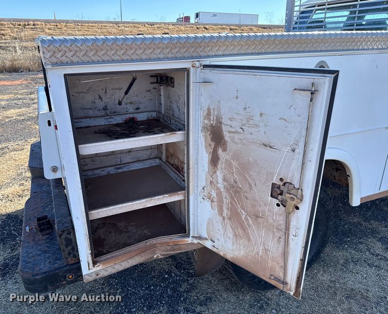 image for item ES5764 2015 Ford F350 Super Duty Crew Cab utility bed pickup truck