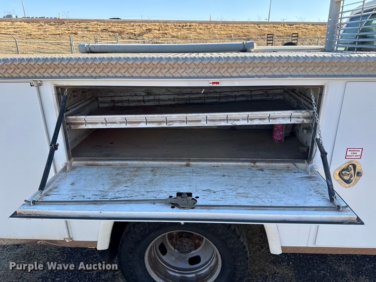 image for item ES5764 2015 Ford F350 Super Duty Crew Cab utility bed pickup truck