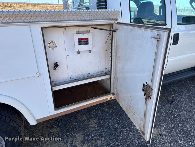 image for item ES5764 2015 Ford F350 Super Duty Crew Cab utility bed pickup truck