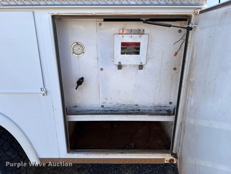 image for item ES5764 2015 Ford F350 Super Duty Crew Cab utility bed pickup truck