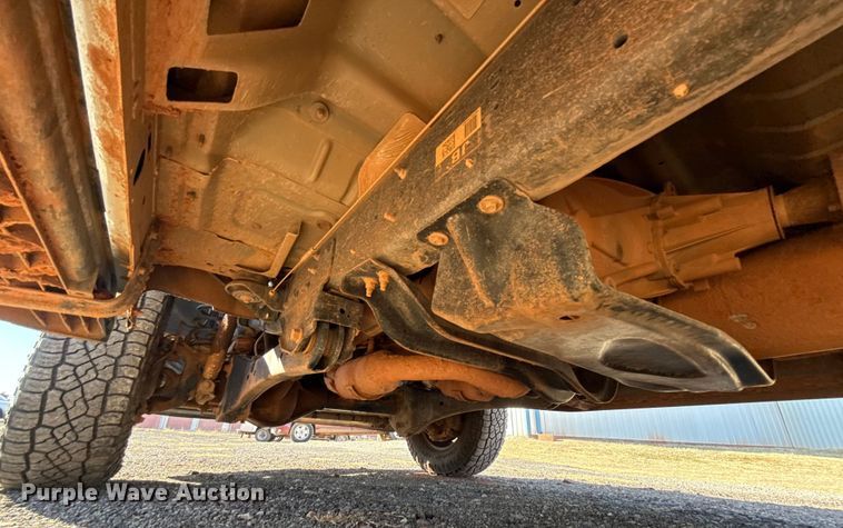 image for item ES5764 2015 Ford F350 Super Duty Crew Cab utility bed pickup truck