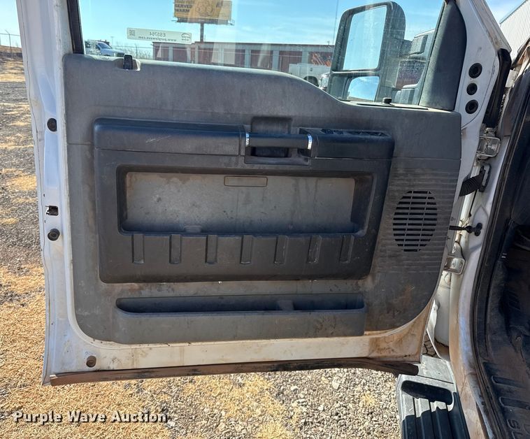 image for item ES5764 2015 Ford F350 Super Duty Crew Cab utility bed pickup truck