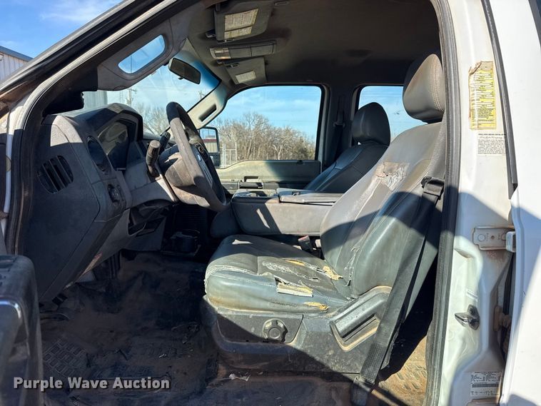 image for item ES5764 2015 Ford F350 Super Duty Crew Cab utility bed pickup truck