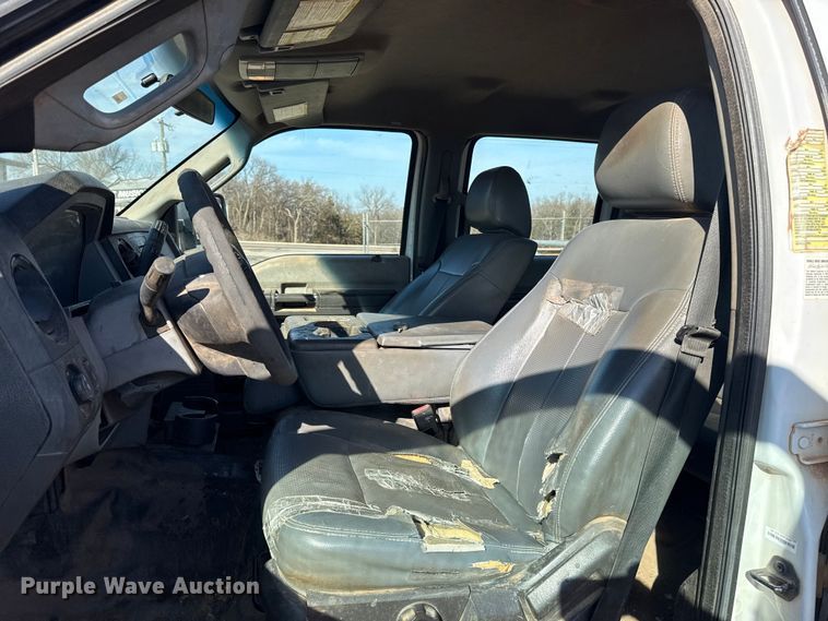 image for item ES5764 2015 Ford F350 Super Duty Crew Cab utility bed pickup truck