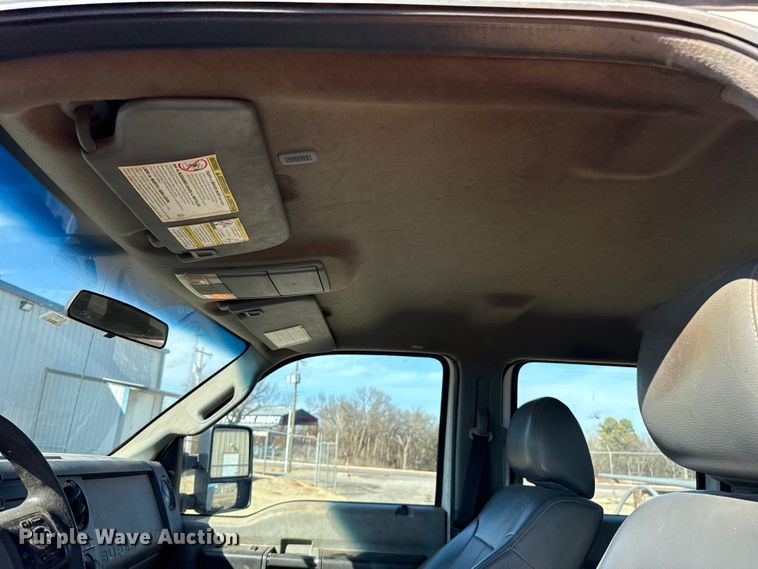 image for item ES5764 2015 Ford F350 Super Duty Crew Cab utility bed pickup truck