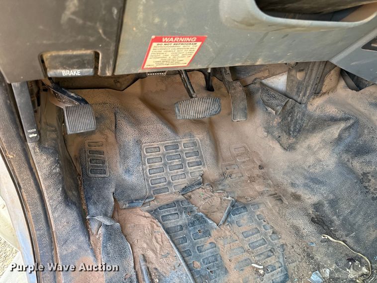 image for item ES5764 2015 Ford F350 Super Duty Crew Cab utility bed pickup truck