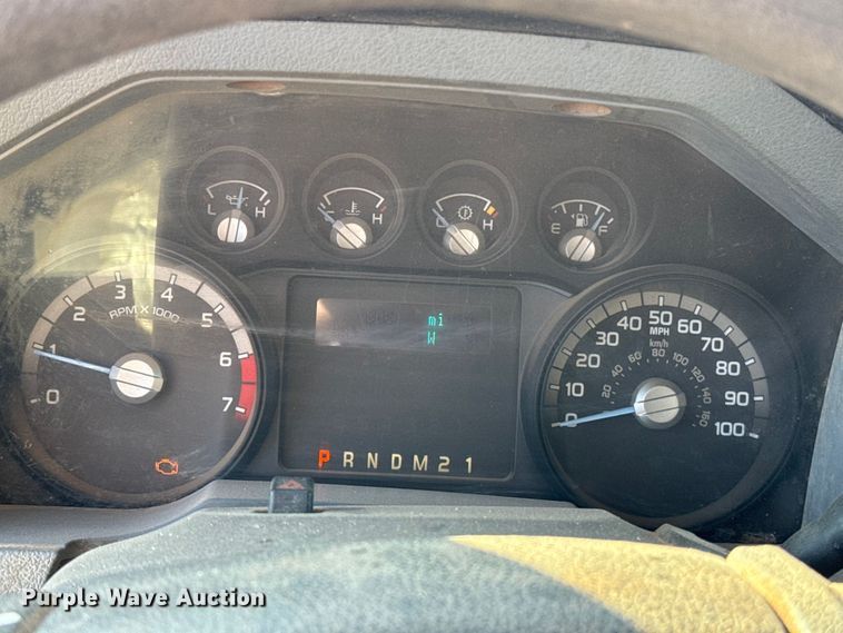 image for item ES5764 2015 Ford F350 Super Duty Crew Cab utility bed pickup truck