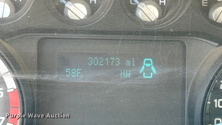 image for item ES5764 2015 Ford F350 Super Duty Crew Cab utility bed pickup truck