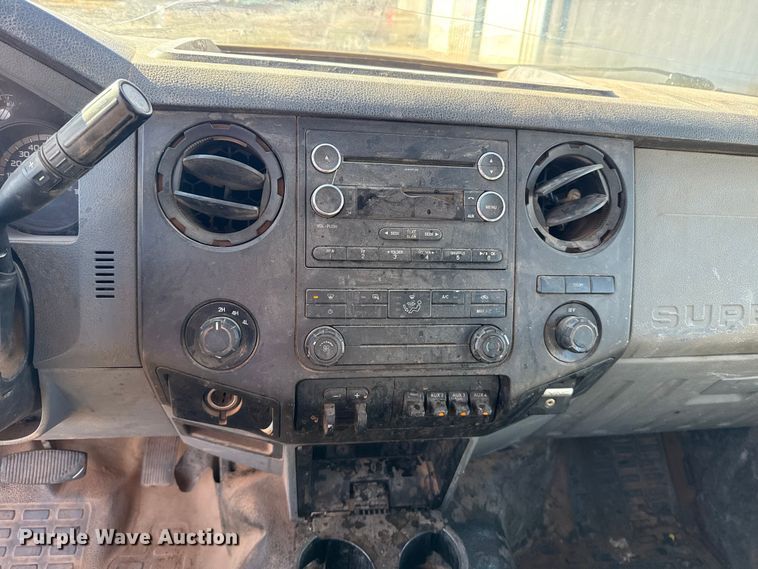 image for item ES5764 2015 Ford F350 Super Duty Crew Cab utility bed pickup truck