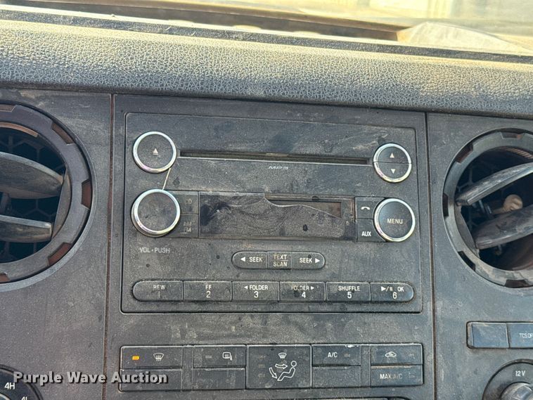 image for item ES5764 2015 Ford F350 Super Duty Crew Cab utility bed pickup truck