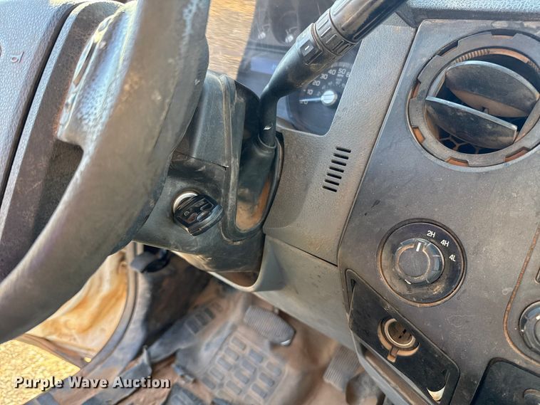 image for item ES5764 2015 Ford F350 Super Duty Crew Cab utility bed pickup truck