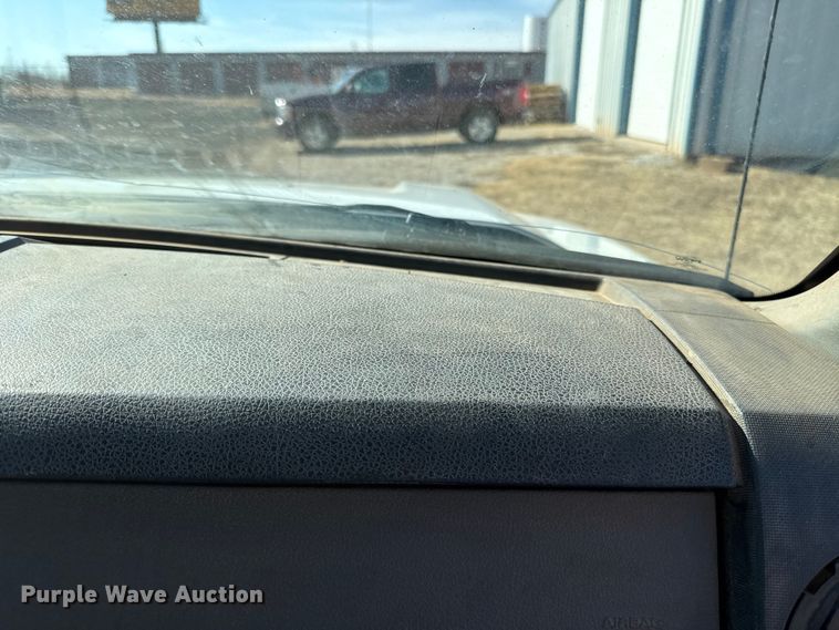 image for item ES5764 2015 Ford F350 Super Duty Crew Cab utility bed pickup truck