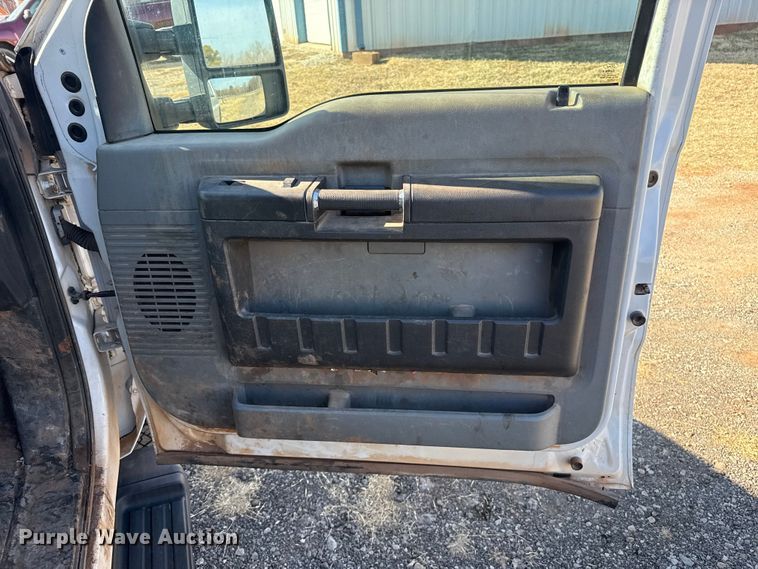 image for item ES5764 2015 Ford F350 Super Duty Crew Cab utility bed pickup truck