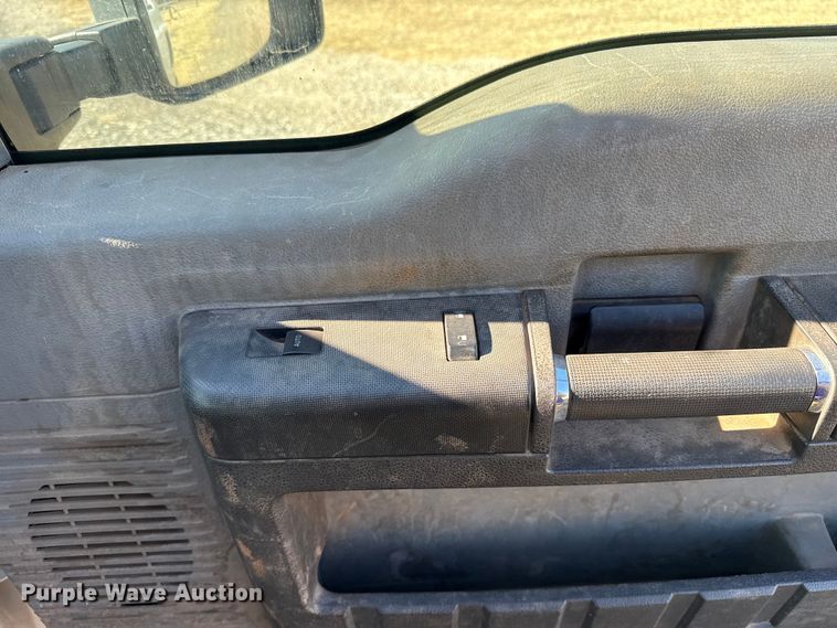 image for item ES5764 2015 Ford F350 Super Duty Crew Cab utility bed pickup truck